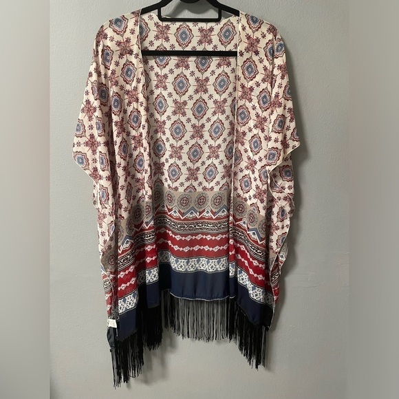 Kimono open style with stitched arm holes and short sleeves. One size - Picture 1 of 7